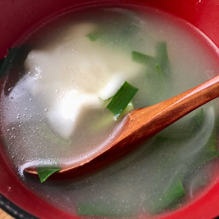 水餃子とニラの中華スープ